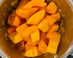 Step <p>Incorpore la calabaza y rehogue 10 min/100°C/vel 1.</p><p><br></p> illustration