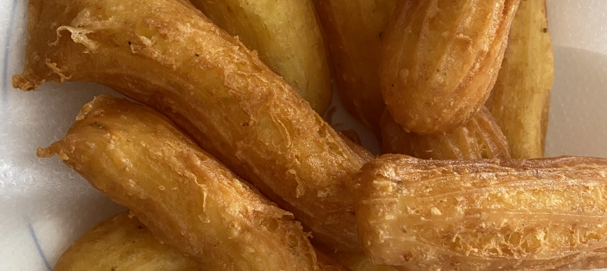 XURROS DE PATATA AMB SALSA BRAVA