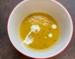 Step <p>Añada la nata y triture 1 min/vel 5-10 progresivamente. Sirva la crema decorada con picatostes, cebollino o nata al gusto.</p><p><br></p> illustration