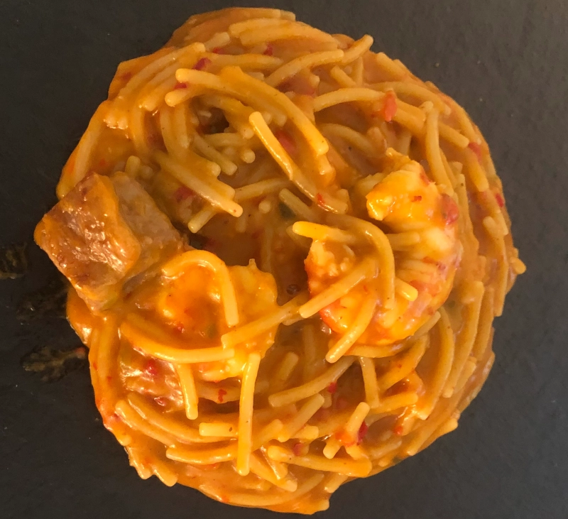Arroz con pollo o fideos con carne y gambas?