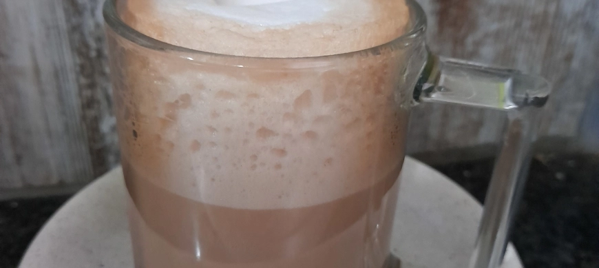 CAFÉ CON ESPUMA DE LECHE