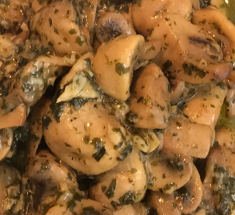 Champiñones al ajillo