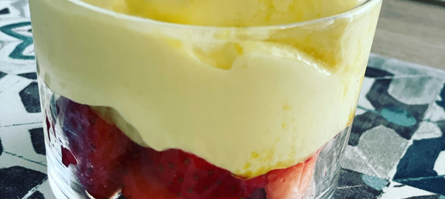Espuma de mango con fresas