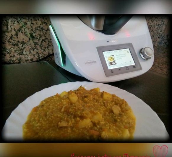 Mijo al curry con pollo y piña